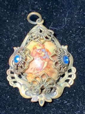 Vintage-Inspired Gold Tone Floral Cameo Pendant with Blue Accent